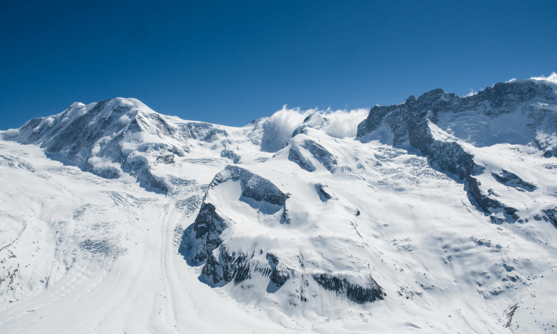 Chile en invierno: senderos con nieve